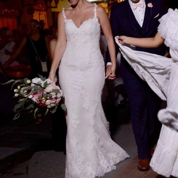 Designer wedding dress - Picture 2 of 5